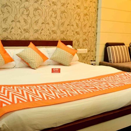 Oyo 742 Hotel Kings Park 印多尔 外观 照片