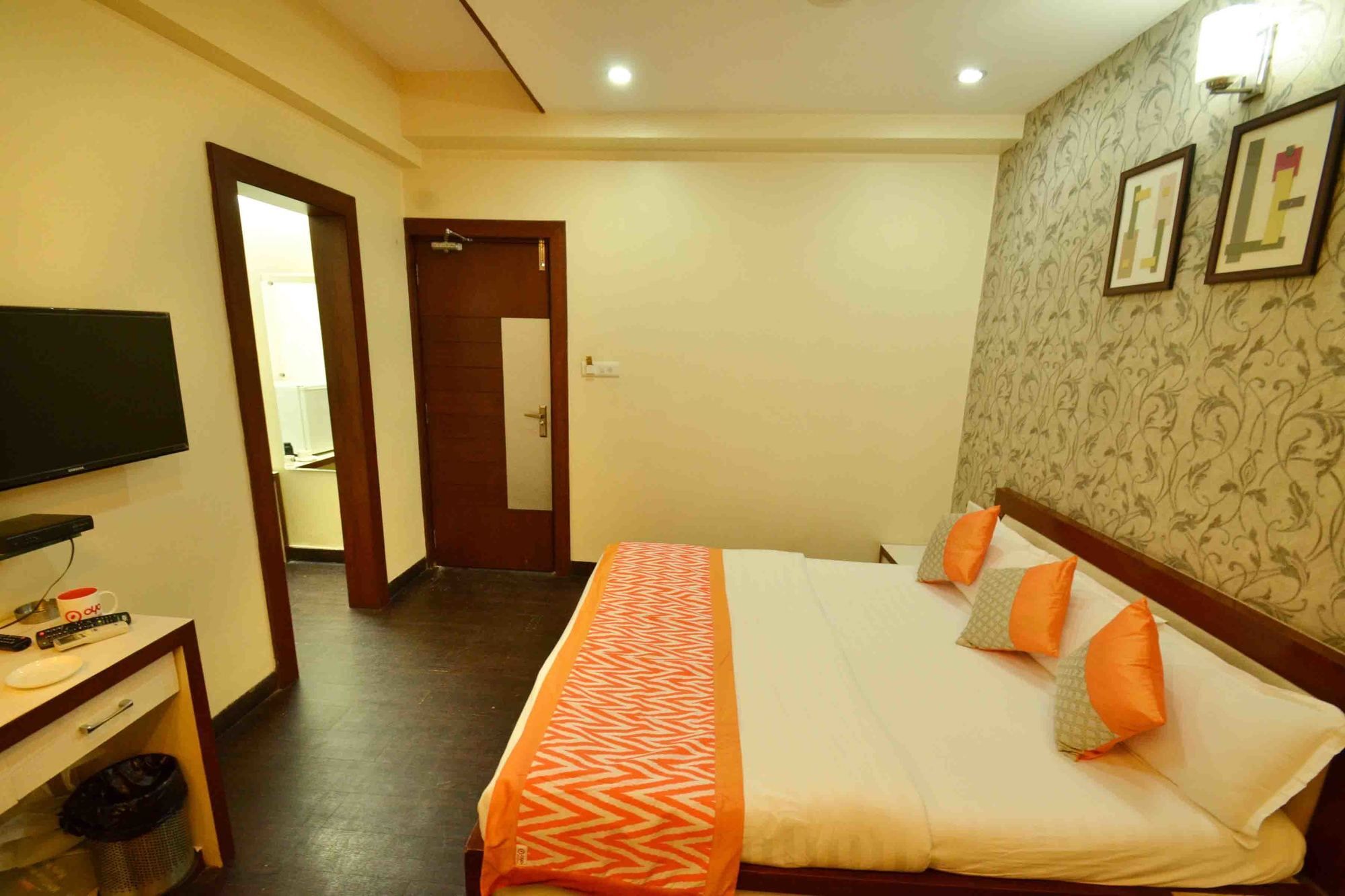 Oyo 742 Hotel Kings Park 印多尔 外观 照片